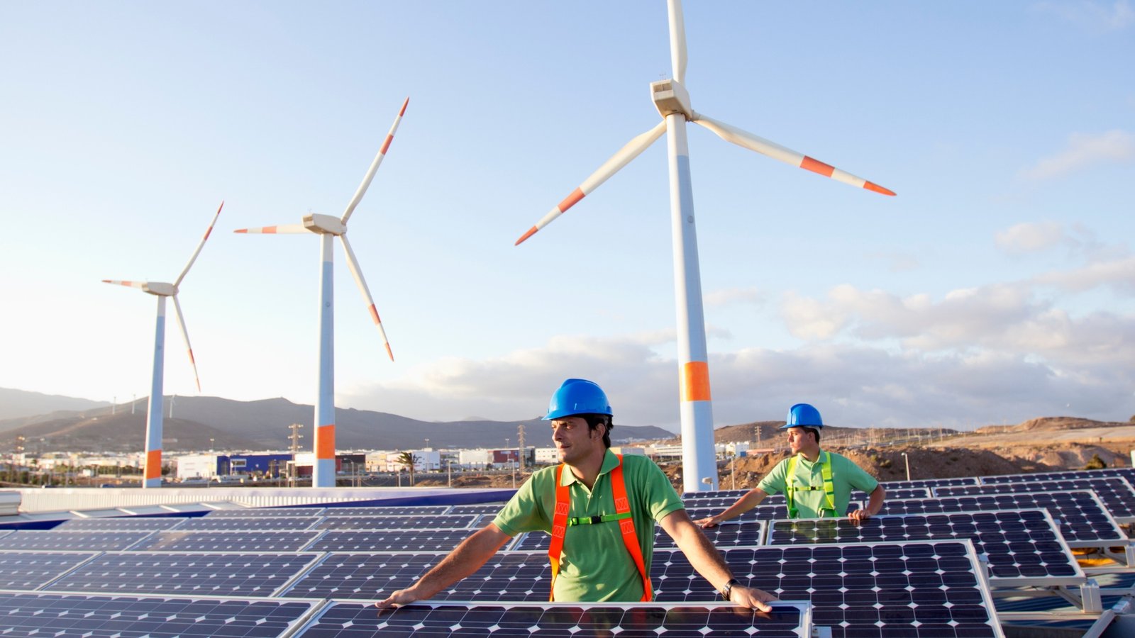 Prospek Saham Renewable Energy : Peluang Investasi Jangka Panjang di Tahun 2025